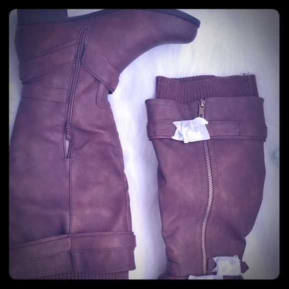 Tall flat boots - Picture 4 of 4